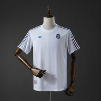Camiseta Casual Real Madrid Terrace Icons Blanco y Azul Adultos