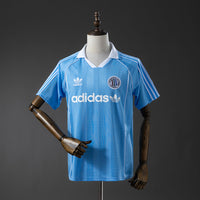 Camiseta Originals Classic Three Stripes Celeste Adultos