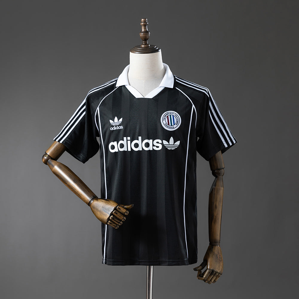 Camiseta Originals Classic Three Stripes Negro Adultos