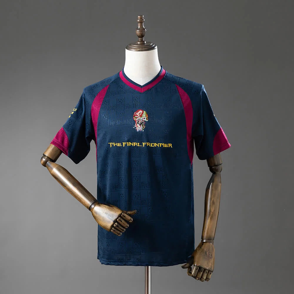 Camiseta West Ham x Iron Maiden The Final Frontier Azul Retro